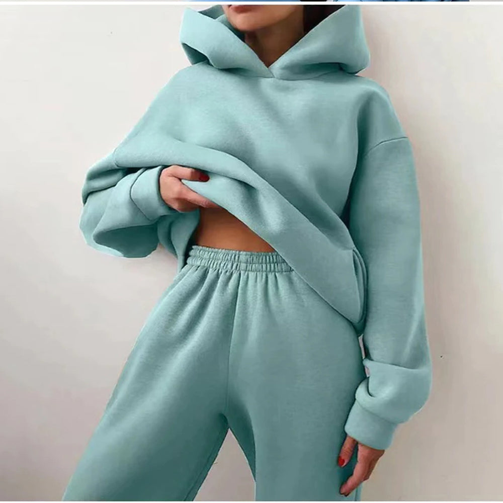 Cozy Grey Winter Tracksuit – Oversized Hoodie & Pants (Women)